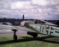 FW-190 F8 vor dem Hangar